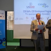 Head of USAID Armenia Program Office, Mervyn Ellis, speaks at the public launch of the CSO DePo program.